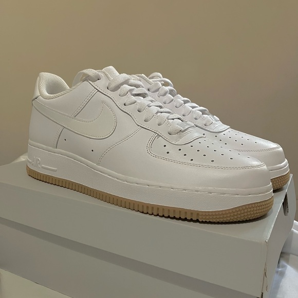 Nike Air Force 1 
White/White Gum Light Brown
Size:10 - Picture 1 of 4